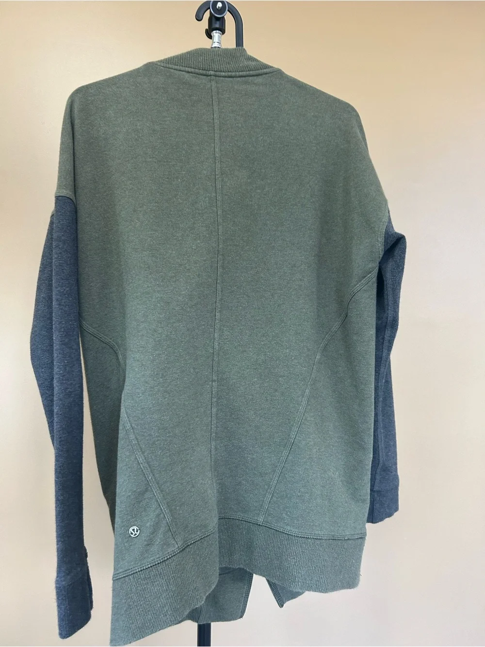 Lululemon Asymmetric Zip Sweatshirt with Charcoal Sleeves (size 4)